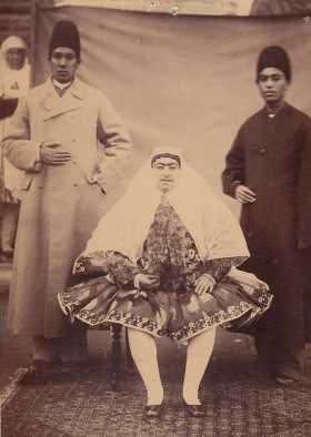 عکس مادر مظفرالدین شاه قاجار در 100 سال پيش